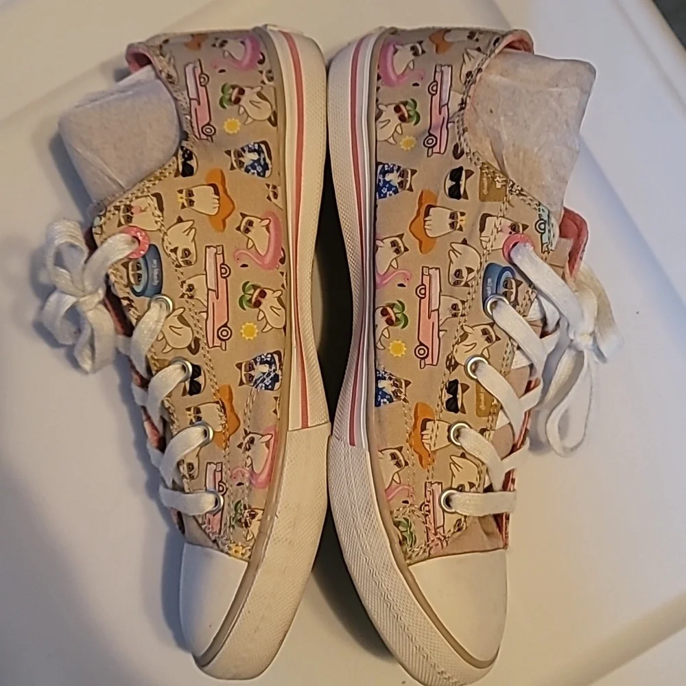 Casual Women's Sneakers with Cat Print - Picture 2 of 6